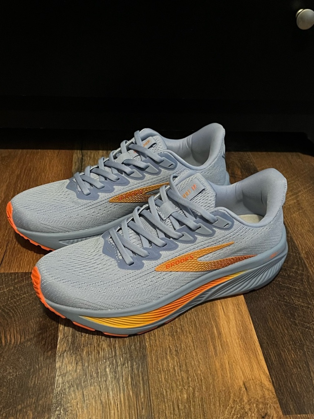 BRAND NEW Women’s Size 8 Brooks Ghost 17 Pale Blue Sneakers with Orange Logo - Picture 10 of 15